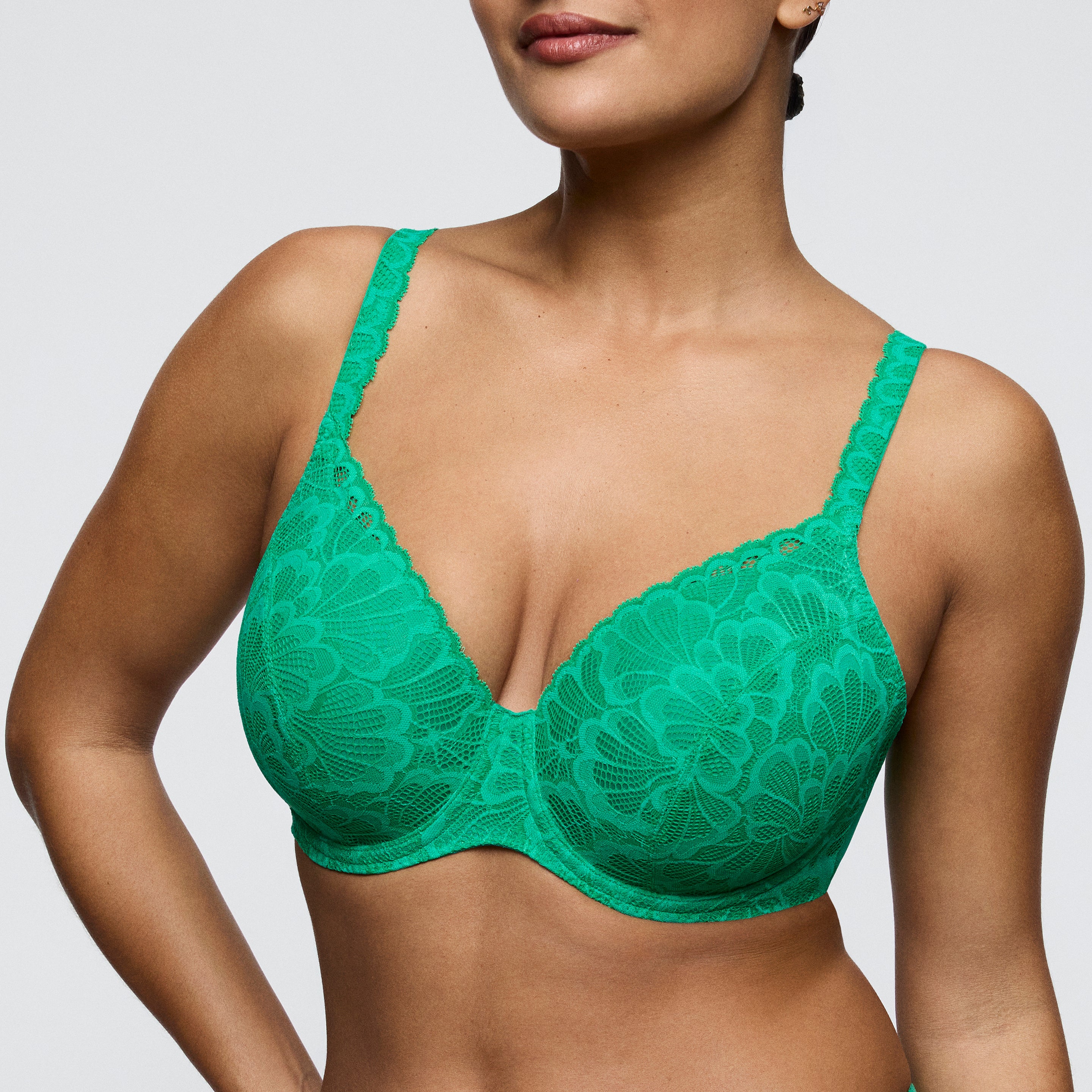 MOCUTO Vivid Green suj. con foam escote corazón