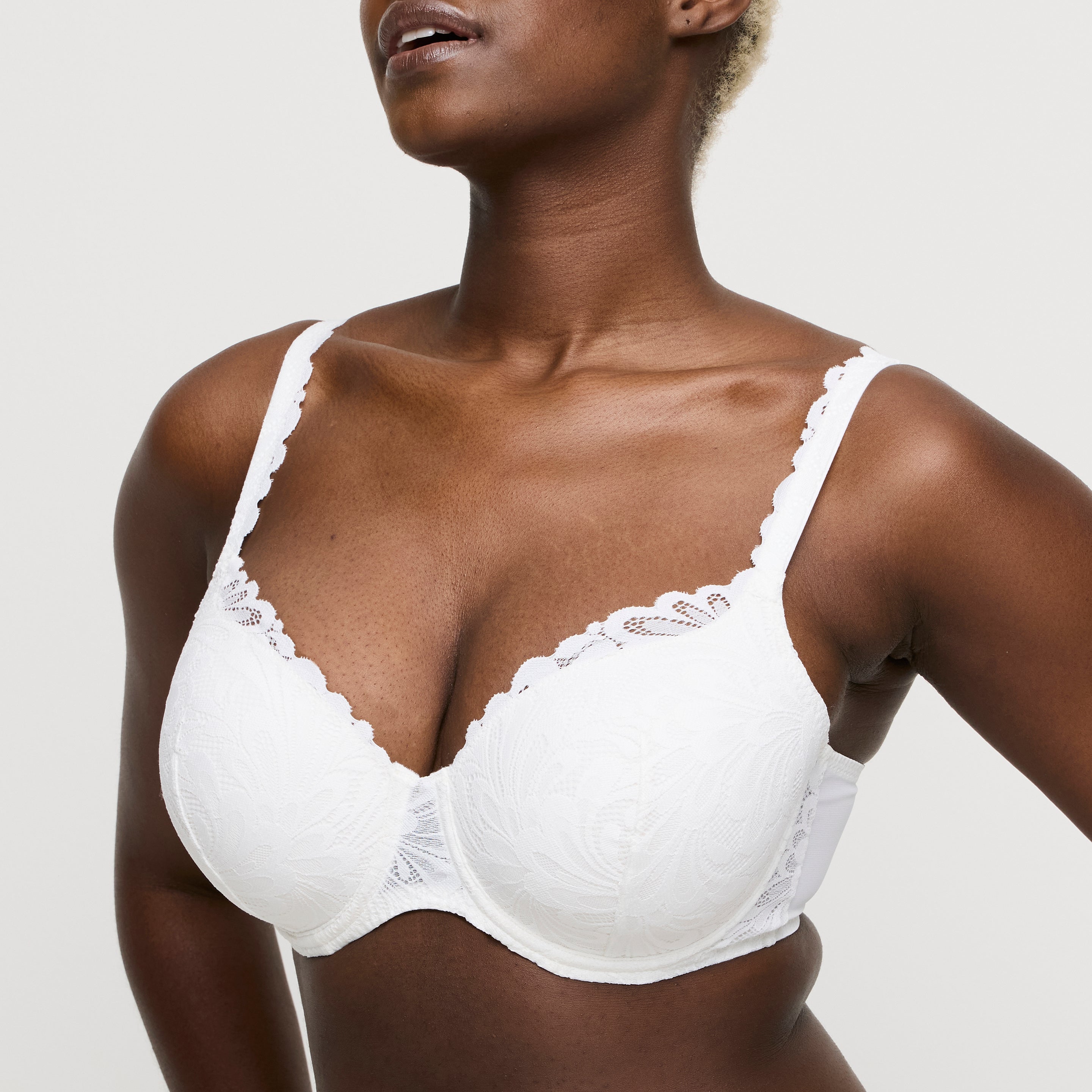 RUPI natural suj. con foam escote corazón