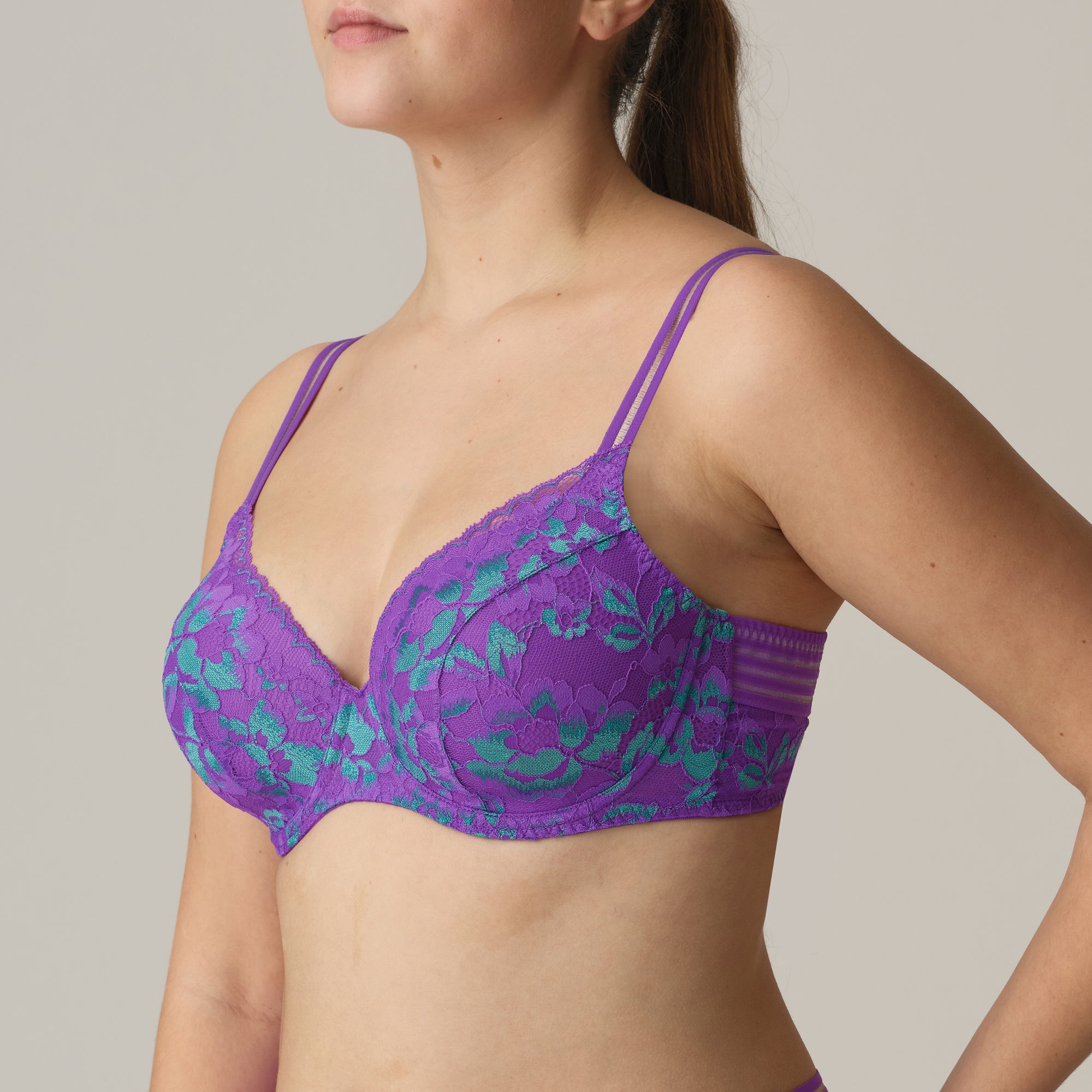VERAO Italian Acai suj. con foam escote corazón
