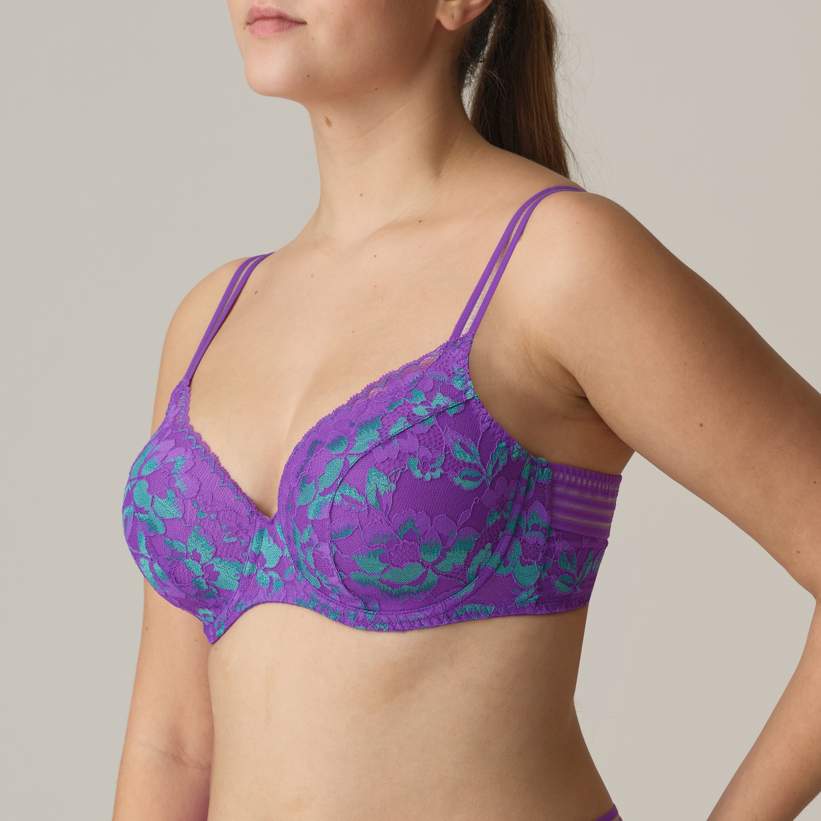 VERAO Italian Acai suj. con foam escote corazón