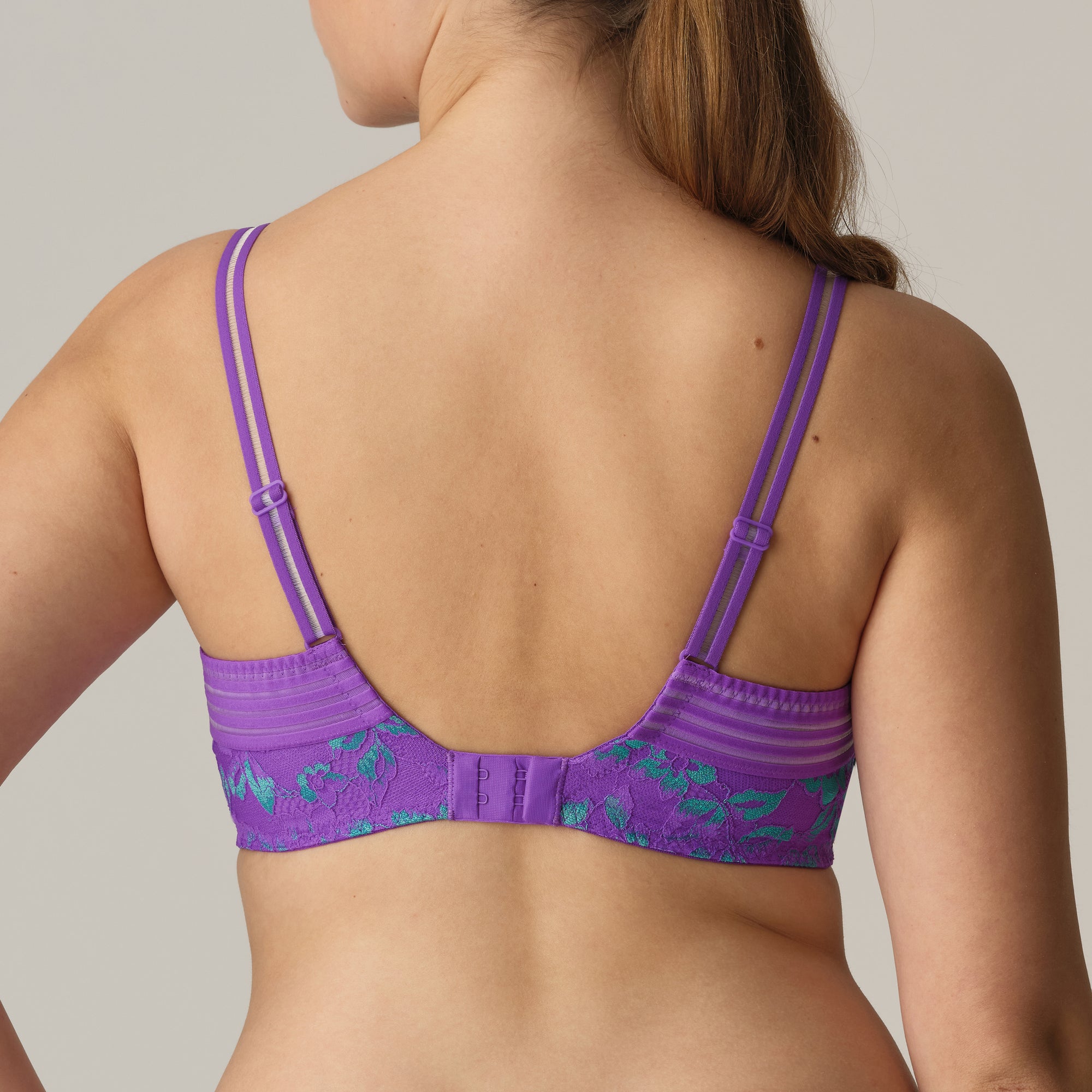 VERAO Italian Acai suj. con foam escote corazón