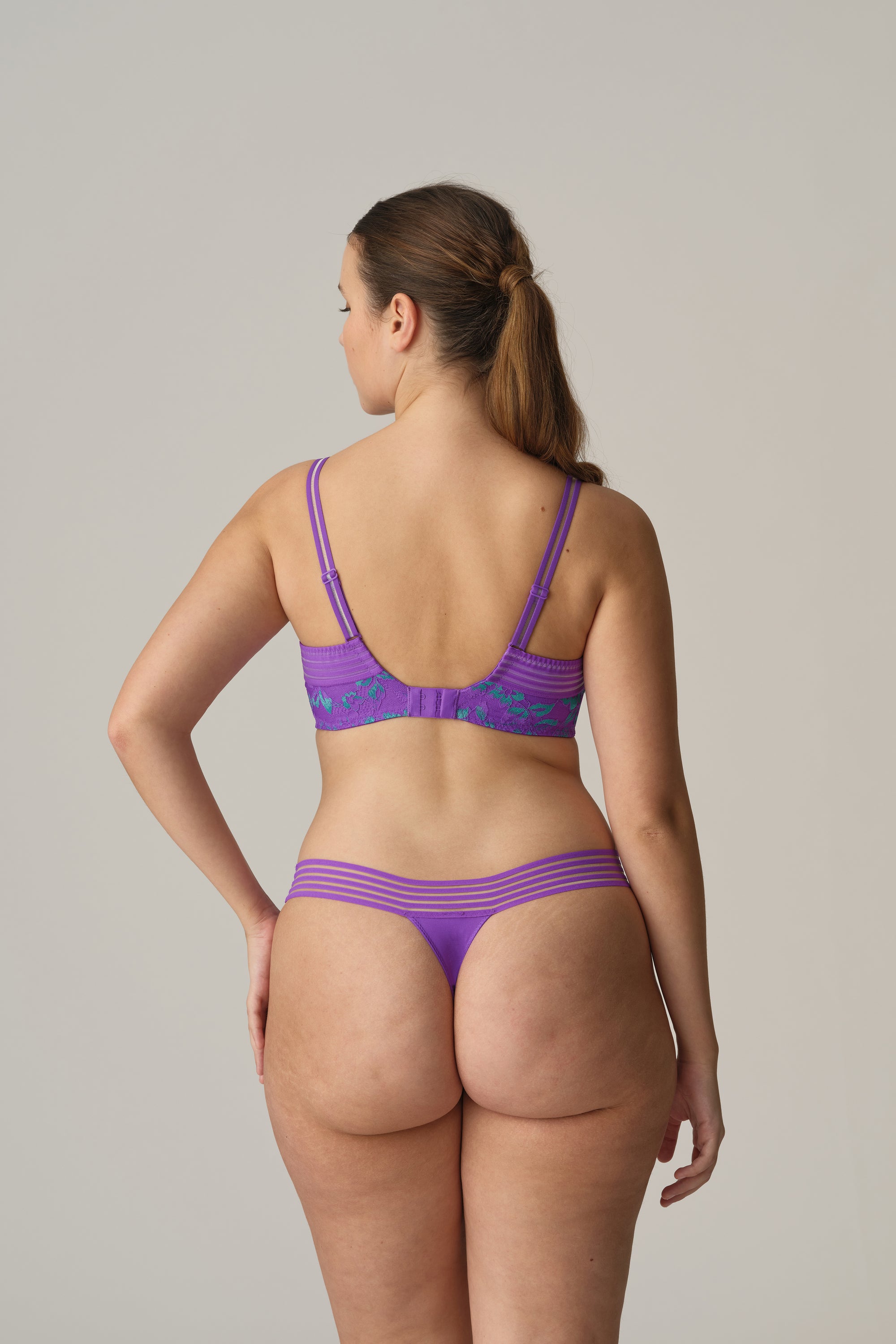 VERAO Italian Acai suj. con foam escote corazón