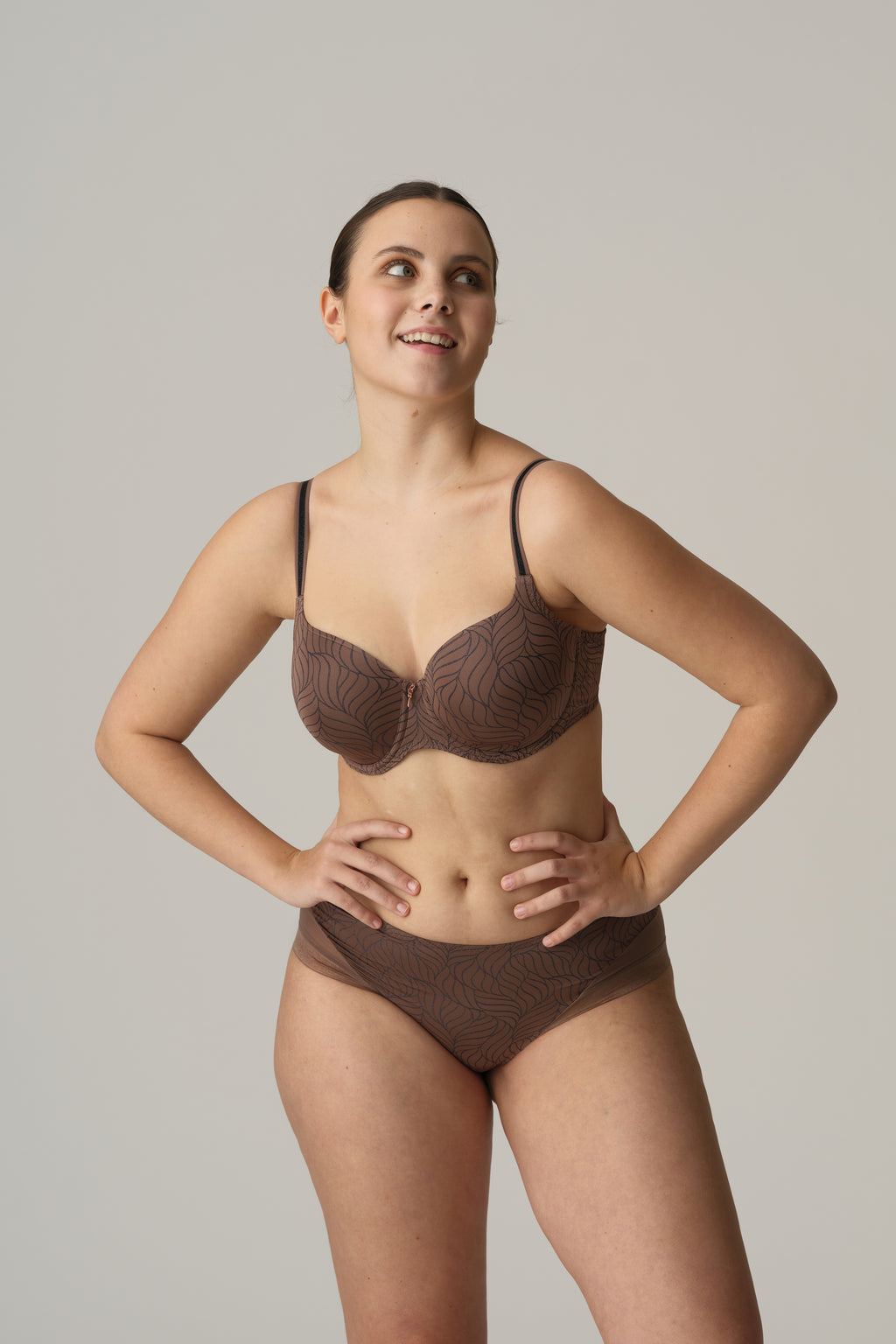 AJUSCO Caribe Taupe suj. con foam escote corazón