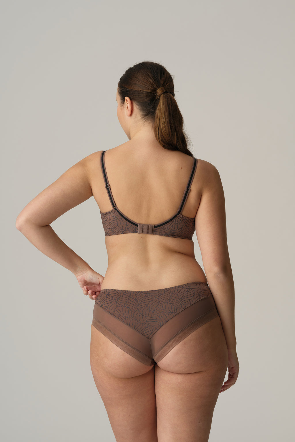 AJUSCO Caribe Taupe suj. con foam escote corazón