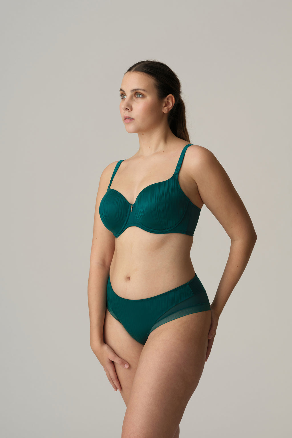 KNOKKE Jasper Green suj. con foam escote corazón