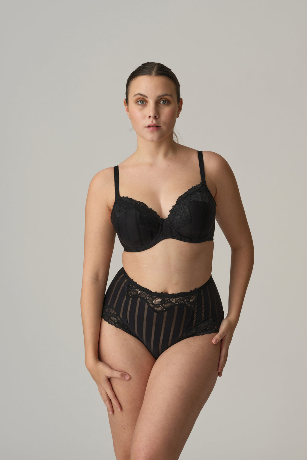 MALDIVES negro suj. con foam escote corazón
