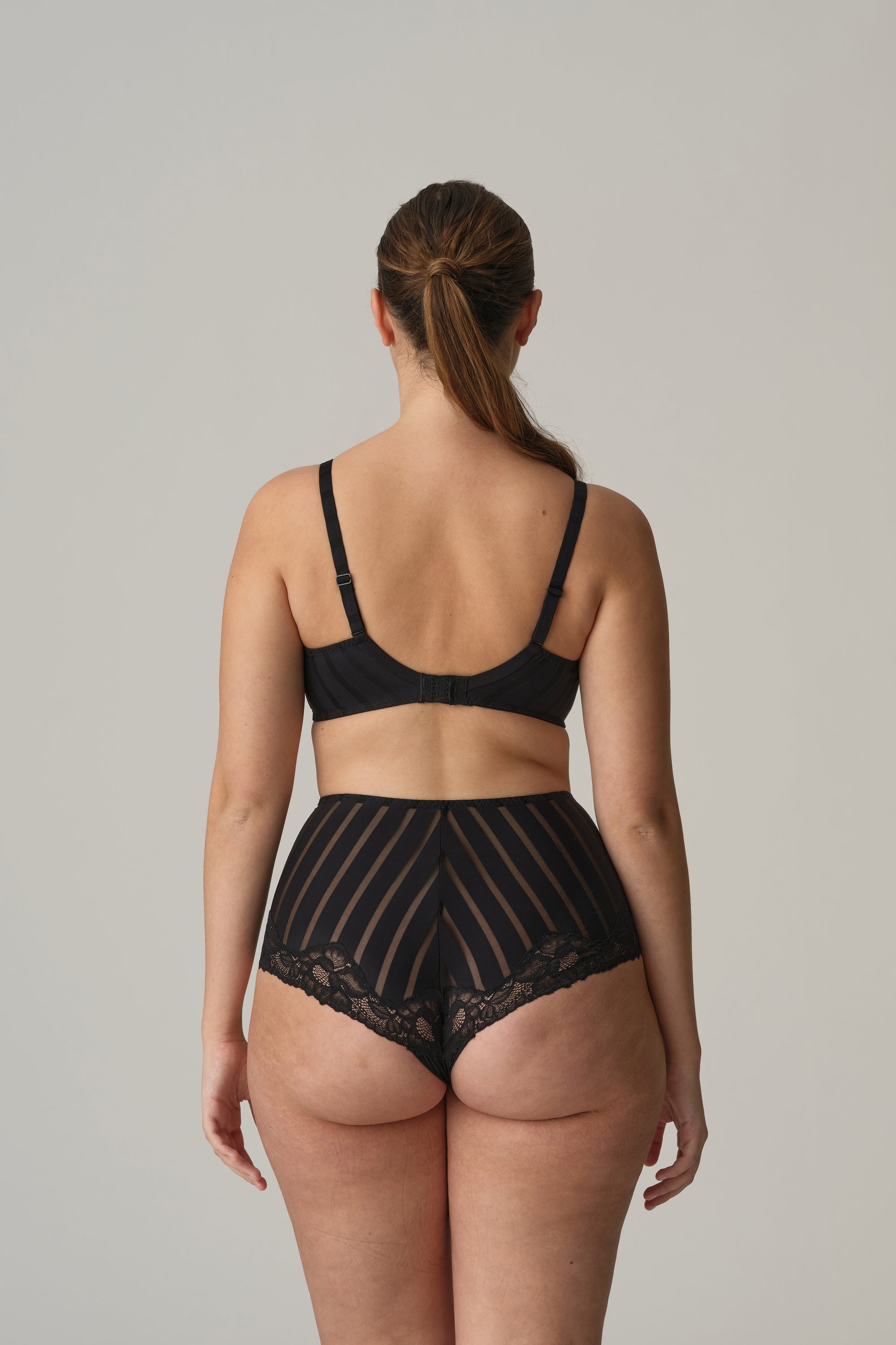 MALDIVES negro suj. con foam escote corazón