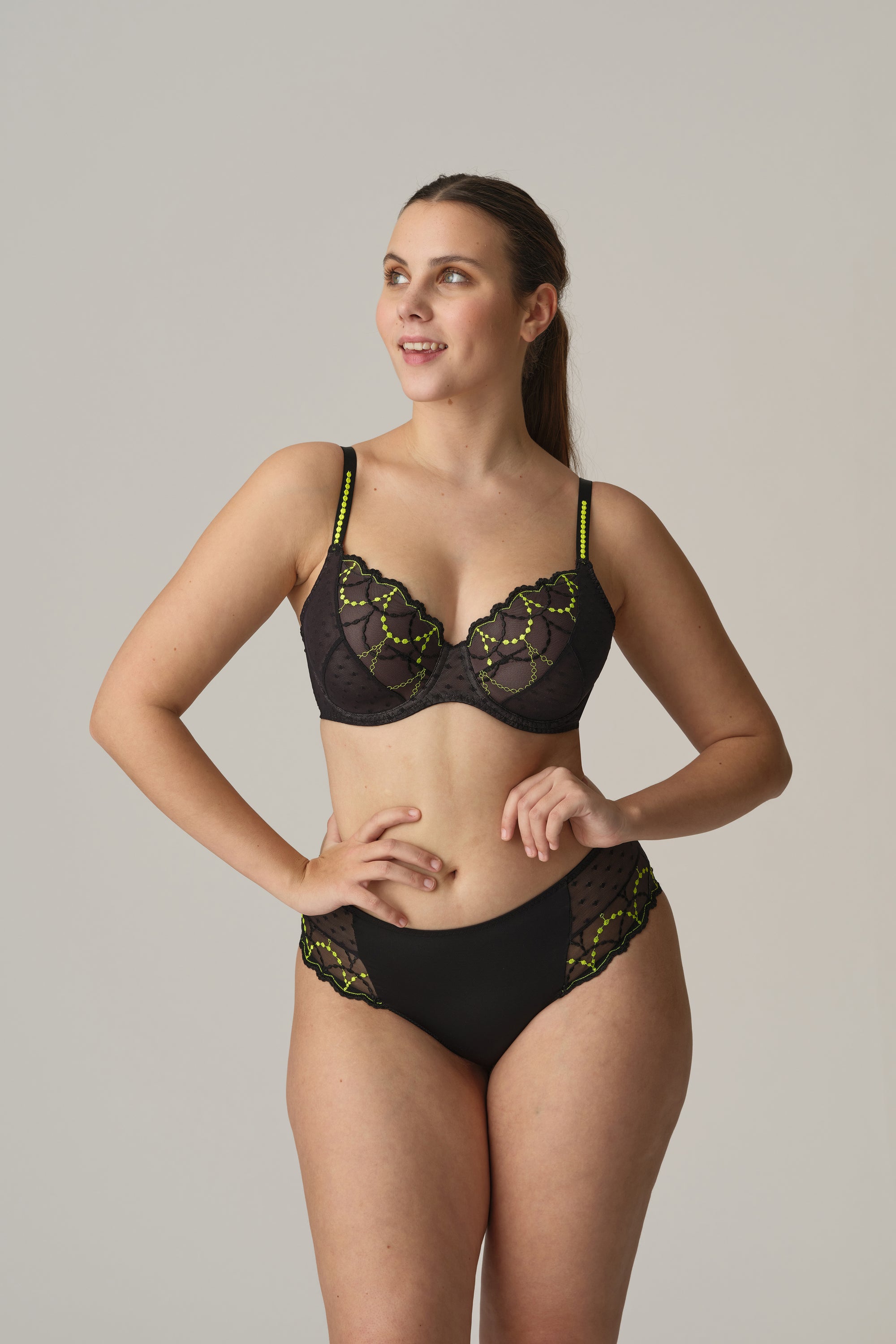 TEPITO Dark Glow suj. con foam escote corazón