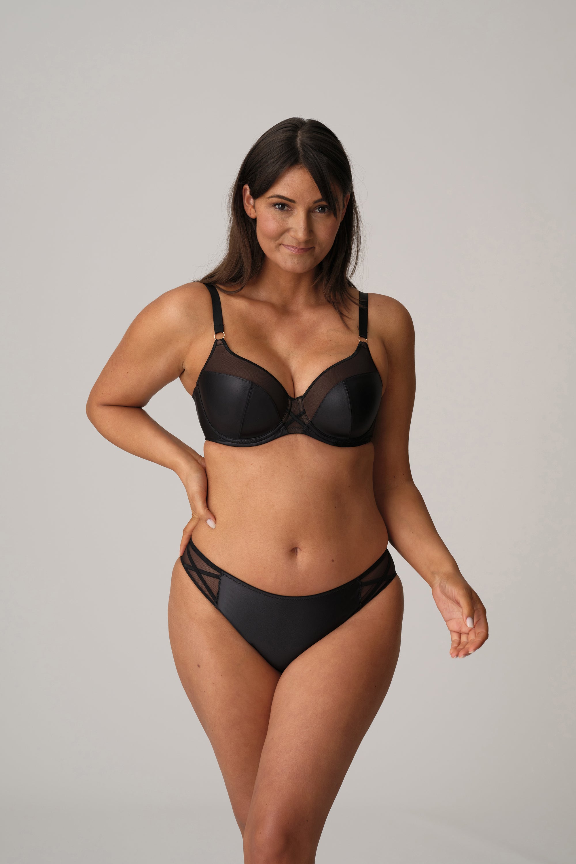 ZIPOLITE negro suj. con foam escote corazón