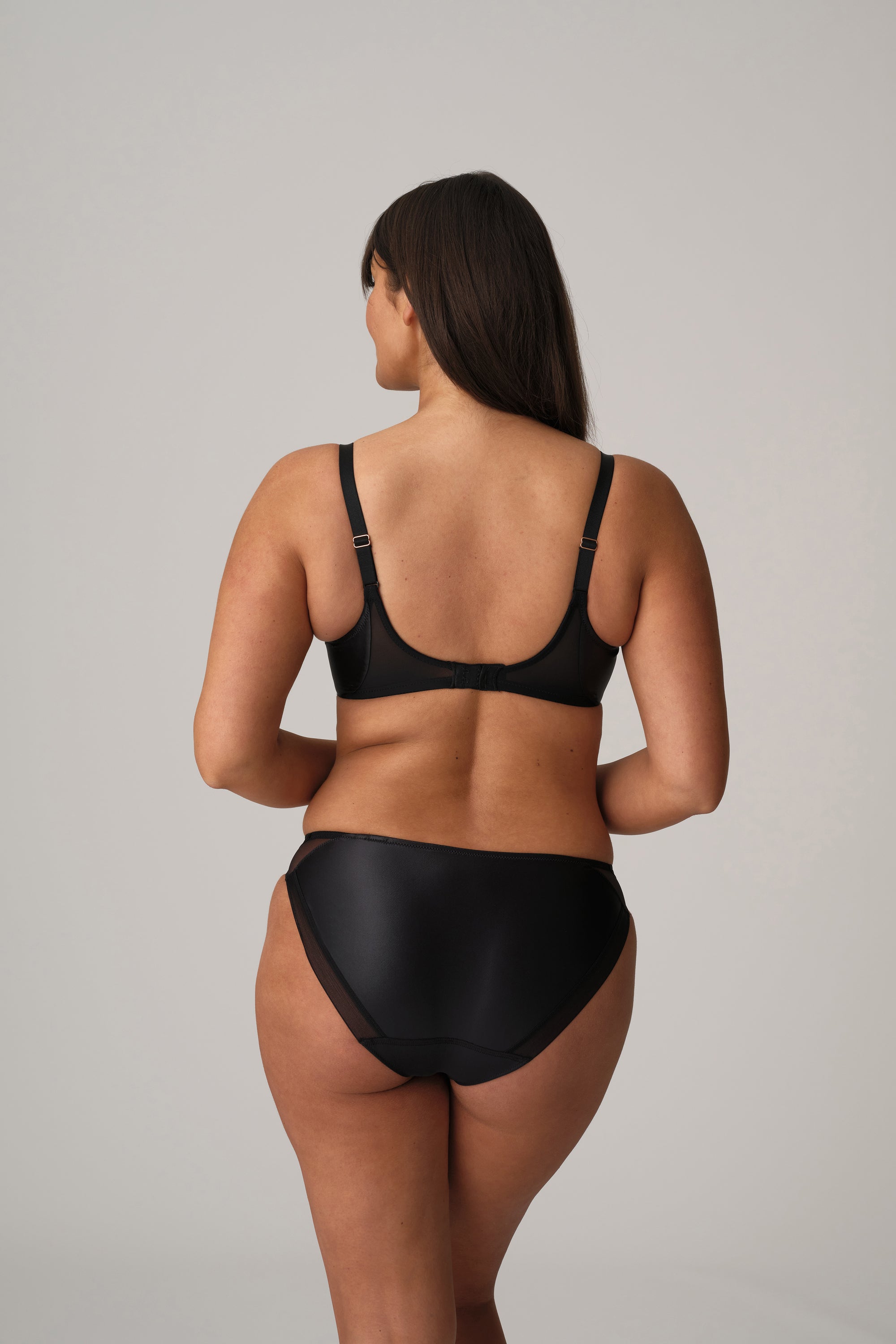 ZIPOLITE negro suj. con foam escote corazón
