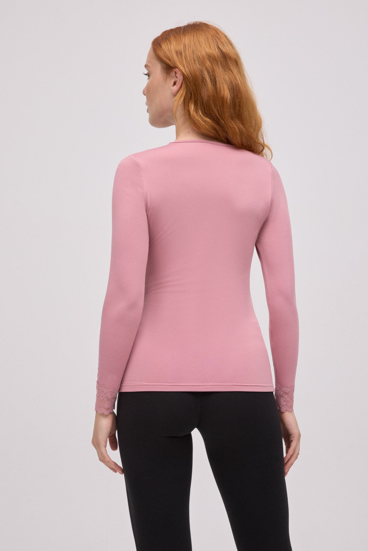 TÉRMICO Camiseta térmica cuello pico detalles encaje rosa