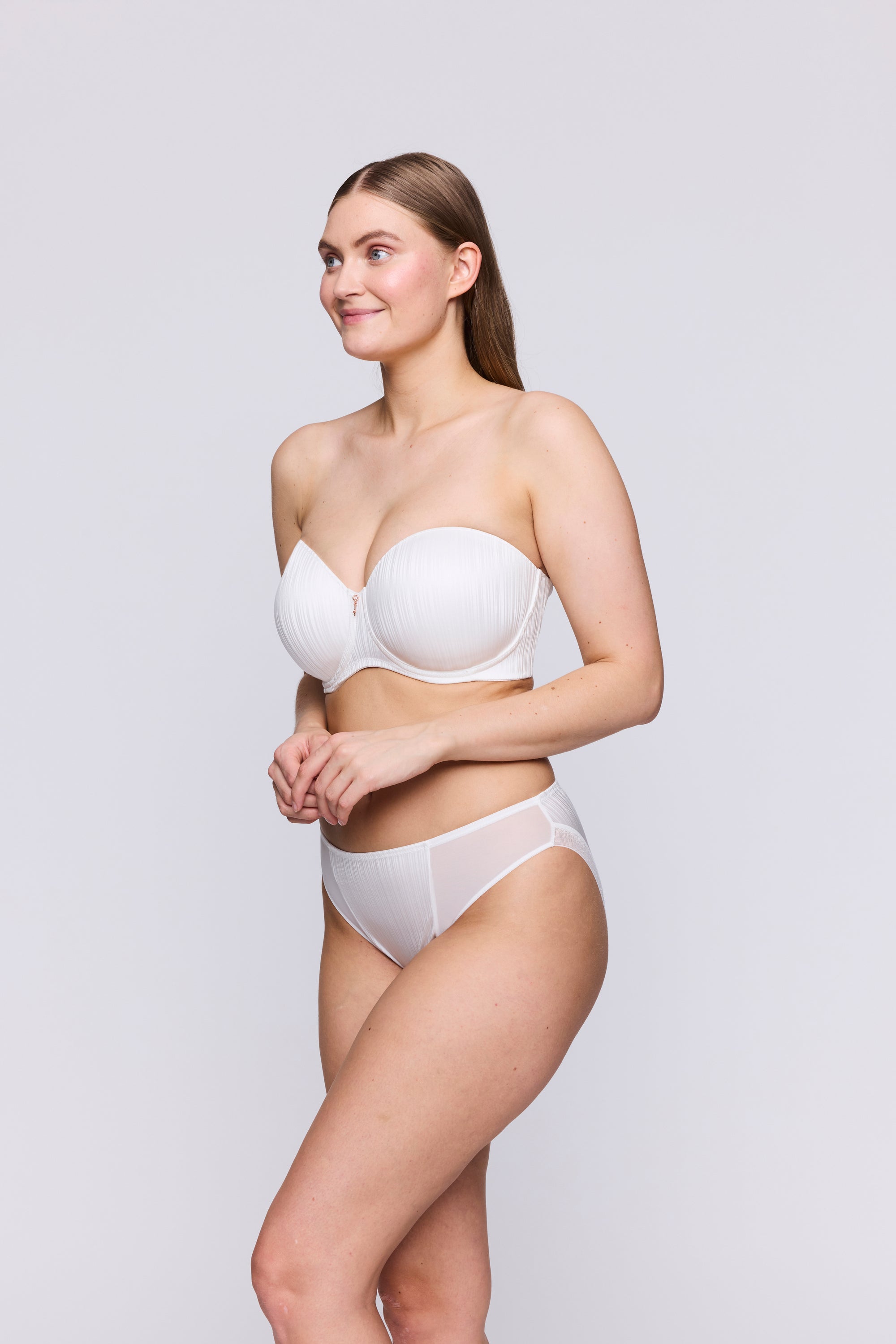 KNOKKE natural suj.preformado sin tirantes
