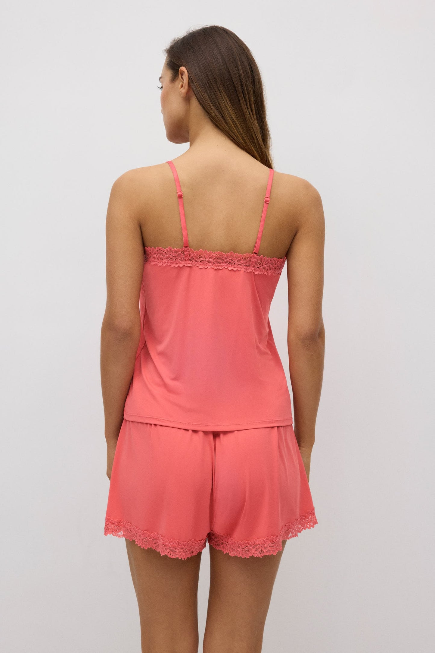 Conjunto camiseta tirantes y pantalón corto coral