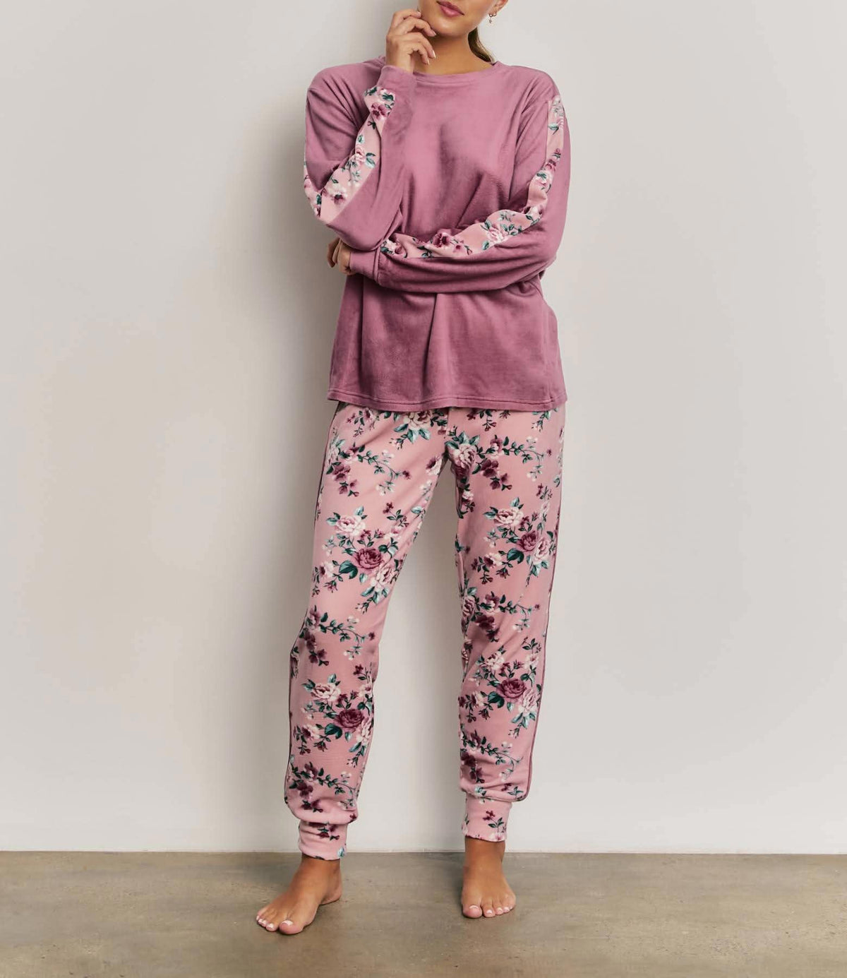 Pijama pantalón largo puño con camiseta manga larga de terciopelo elástico burdeos