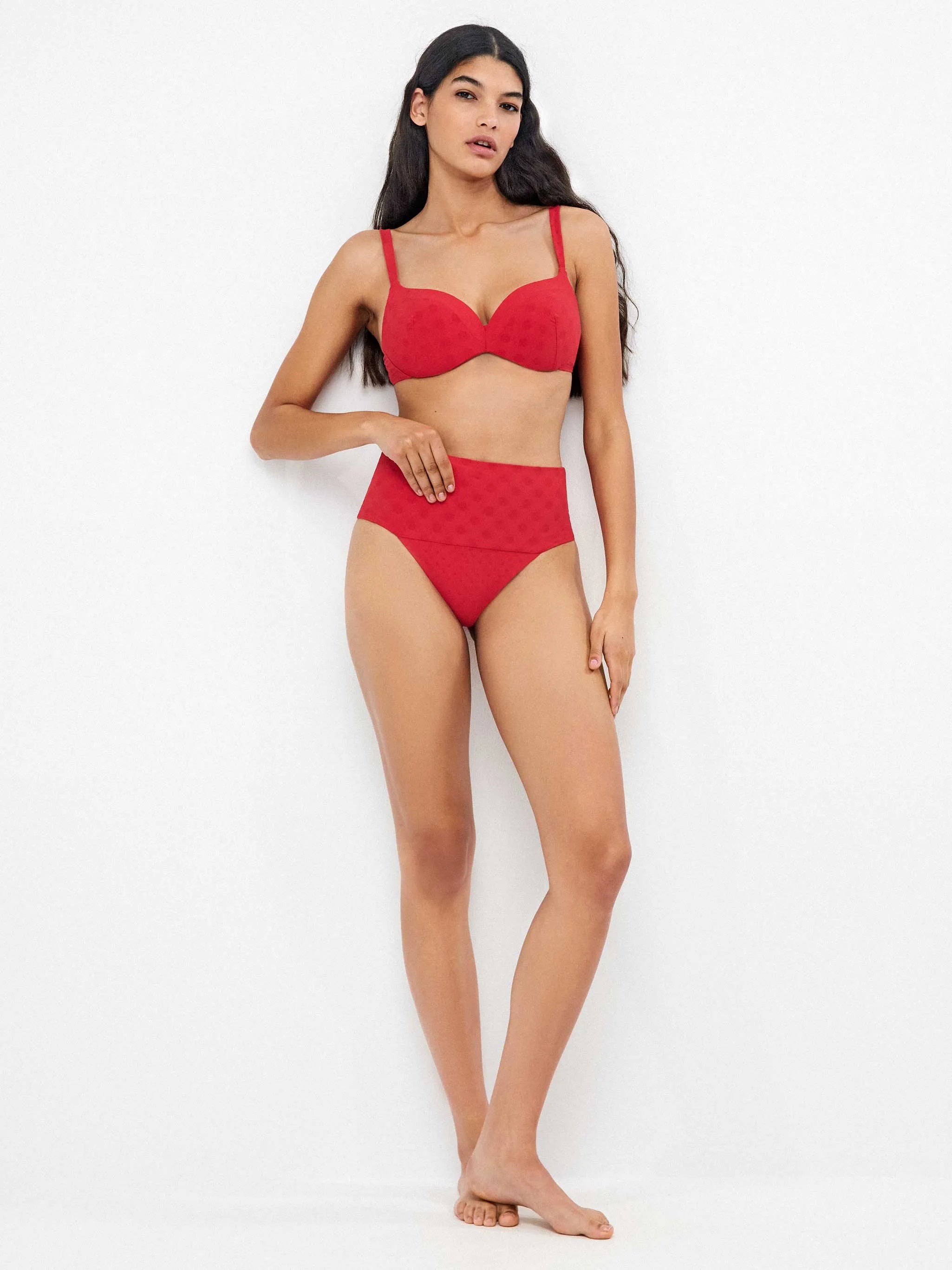 Conjunto bikini capacidad jacquard de lunares rojo